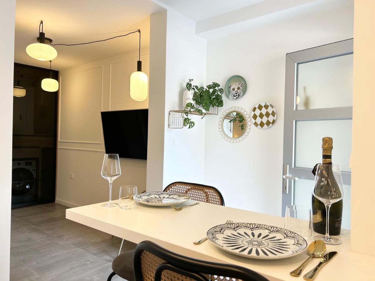 Studio Apartment Smile, Near Beach & Center, Free Parking, Balcony Makarska Bagian luar foto