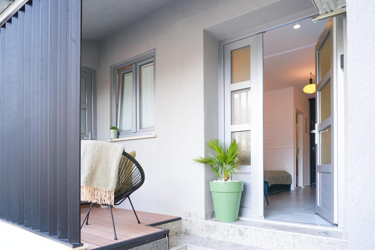 Studio Apartment Smile, Near Beach & Center, Free Parking, Balcony Makarska Bagian luar foto